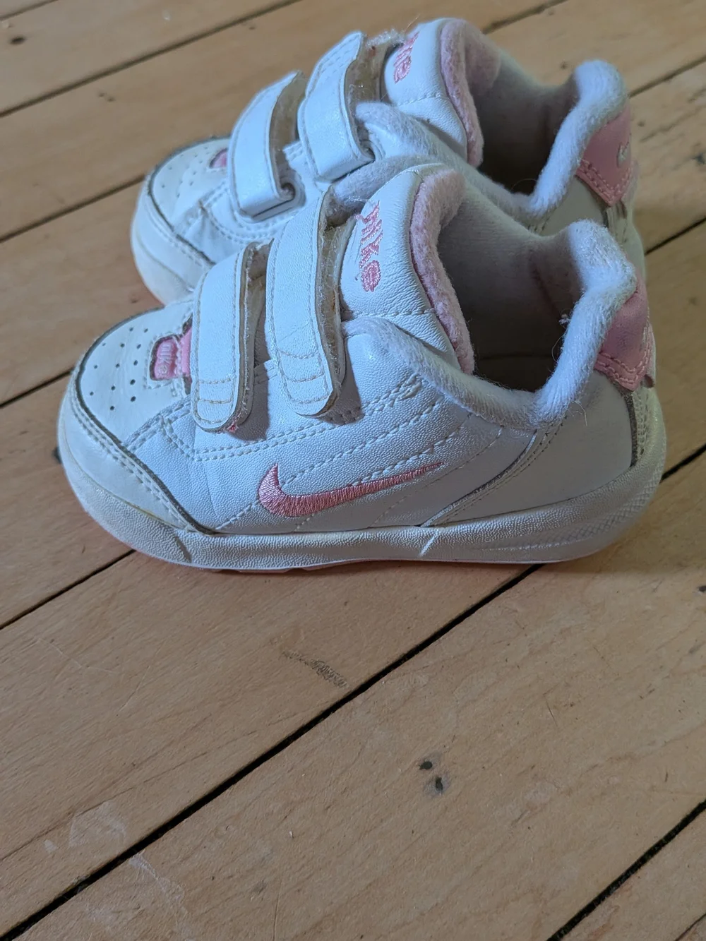 Nike Kids Toddler Baby White Sneakers with Pink Size 4